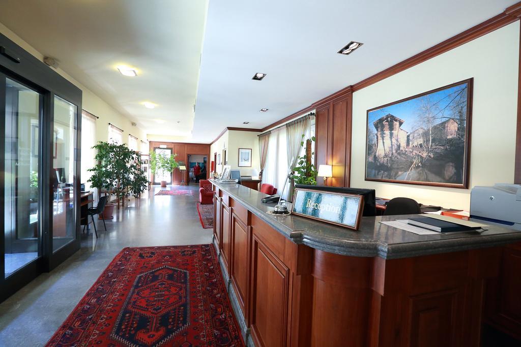 Scia' On Martin Hotel Buscate Exterior foto