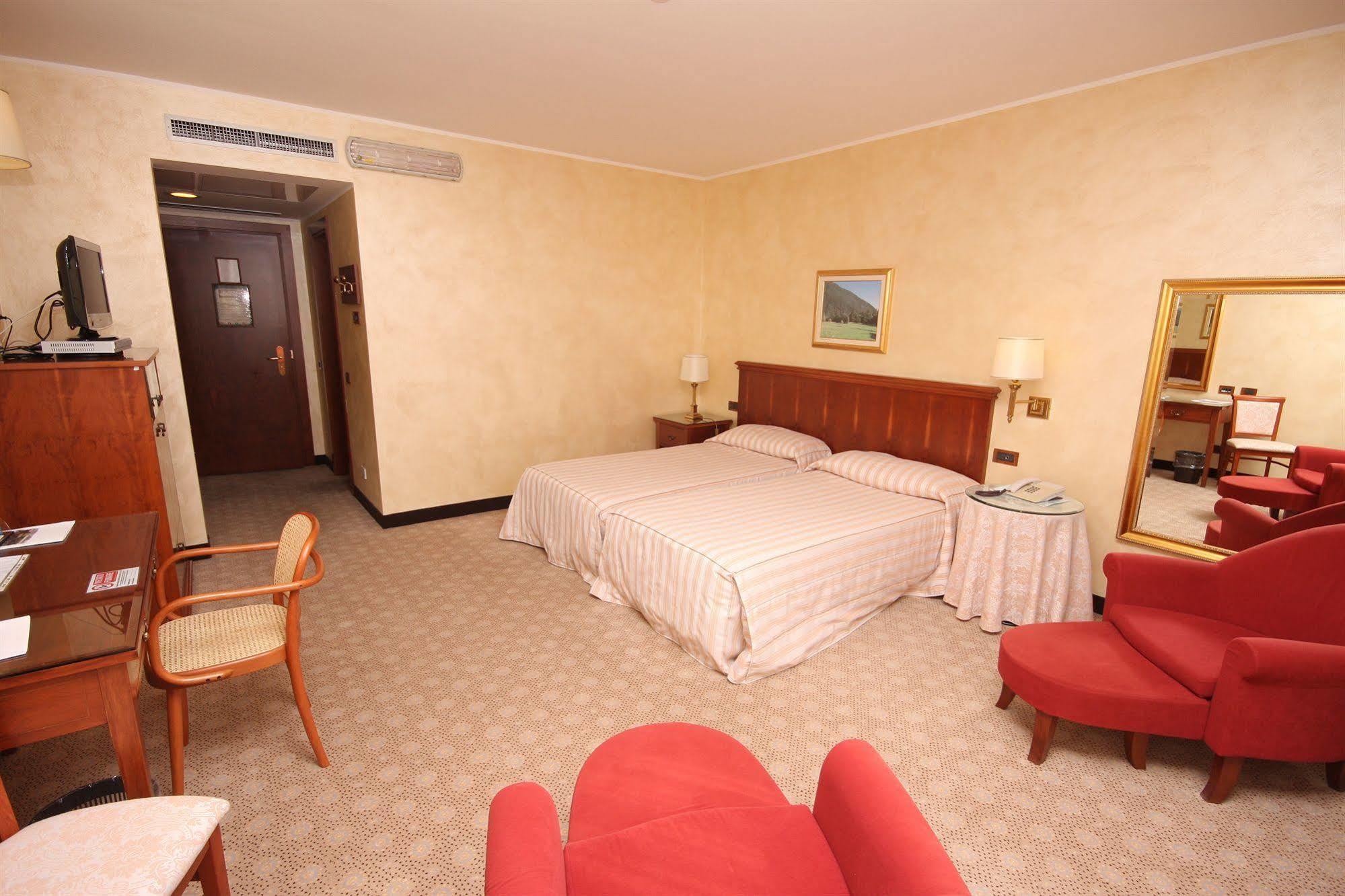 Scia' On Martin Hotel Buscate Exterior foto