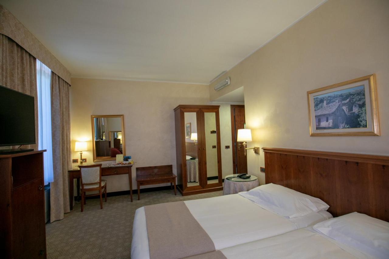 Scia' On Martin Hotel Buscate Exterior foto