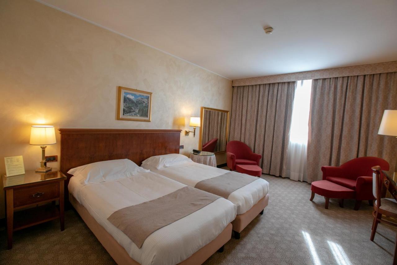 Scia' On Martin Hotel Buscate Exterior foto